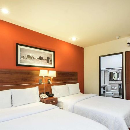 Hotel Hampton By Hilton San Juan del Río Esterno foto