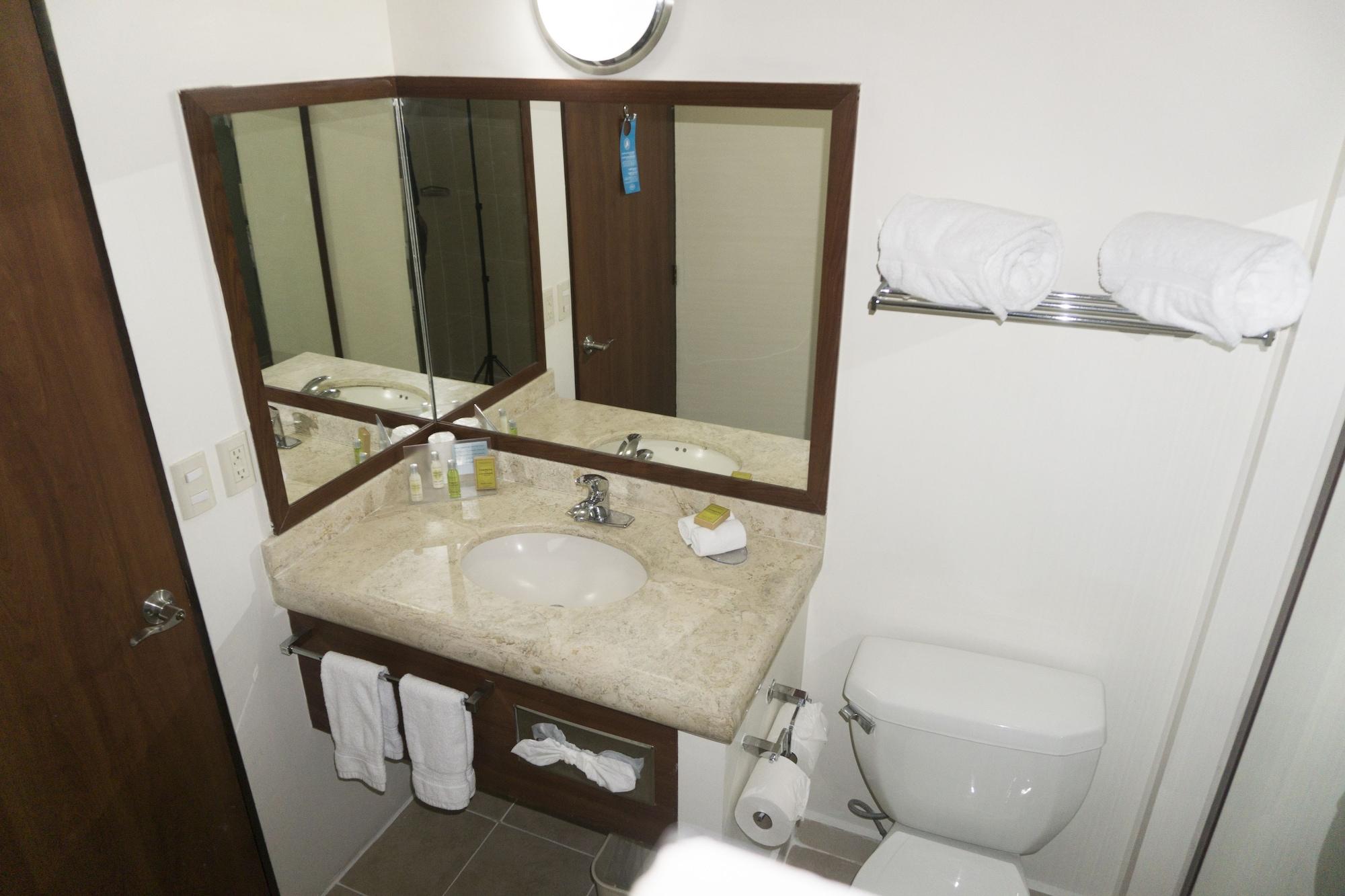 Hotel Hampton By Hilton San Juan del Río Esterno foto
