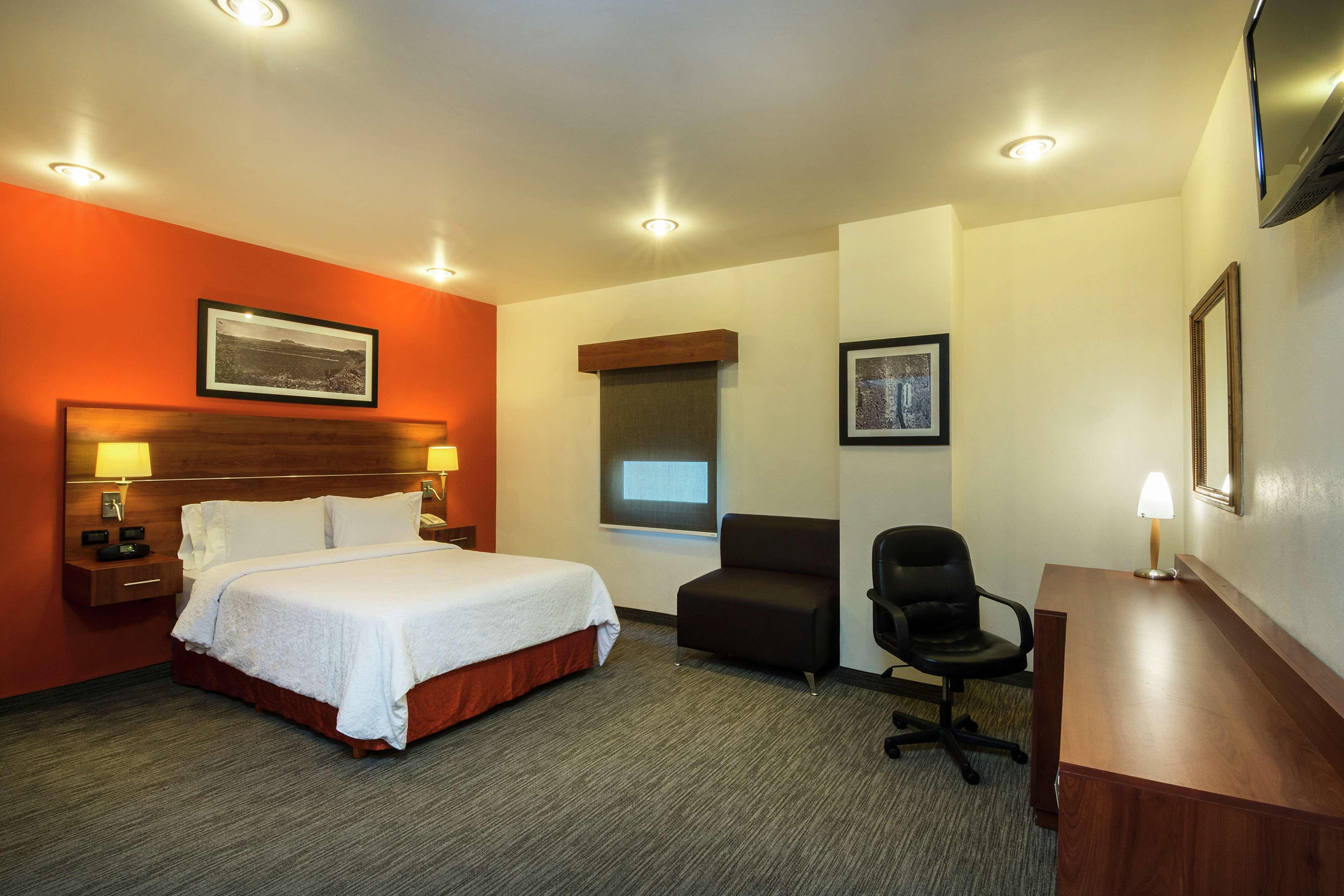 Hotel Hampton By Hilton San Juan del Río Esterno foto