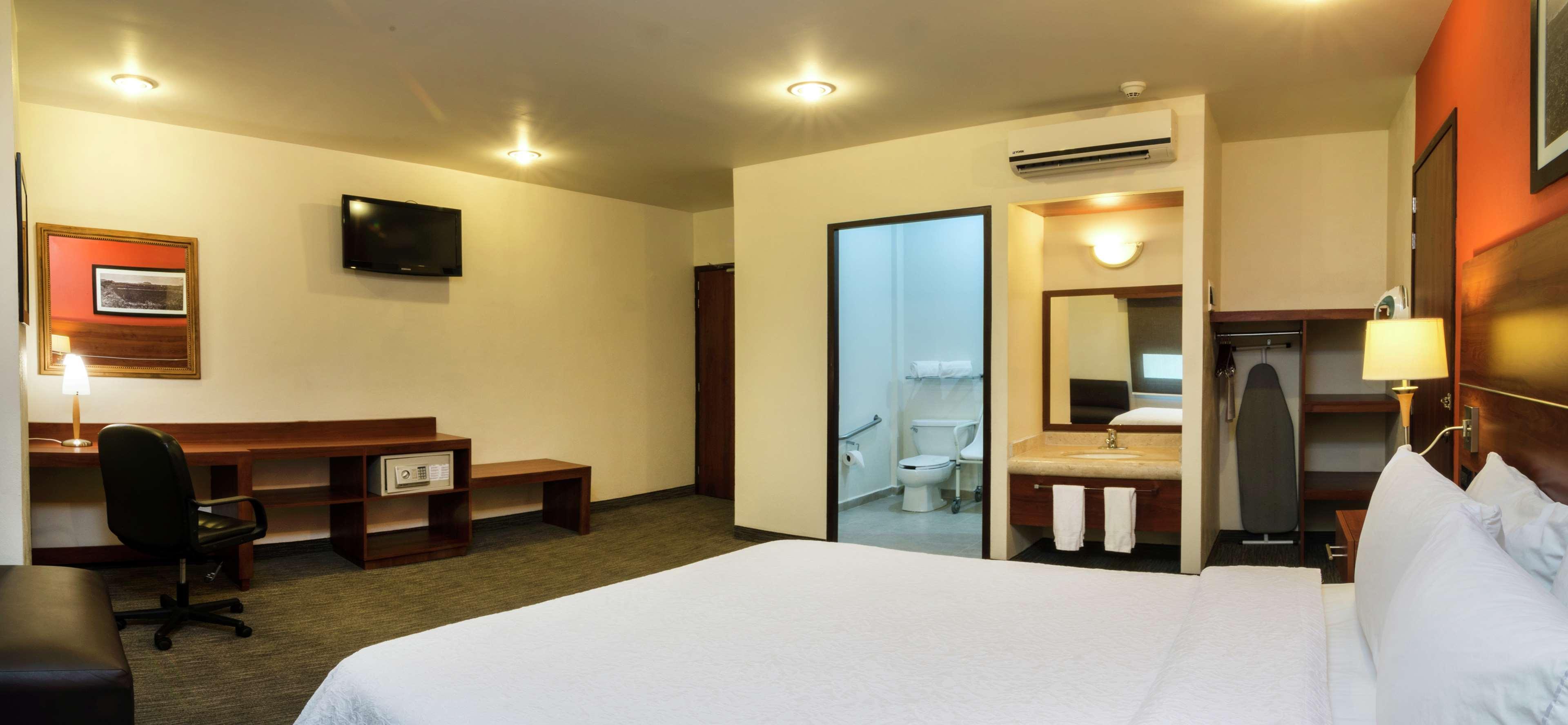Hotel Hampton By Hilton San Juan del Río Esterno foto