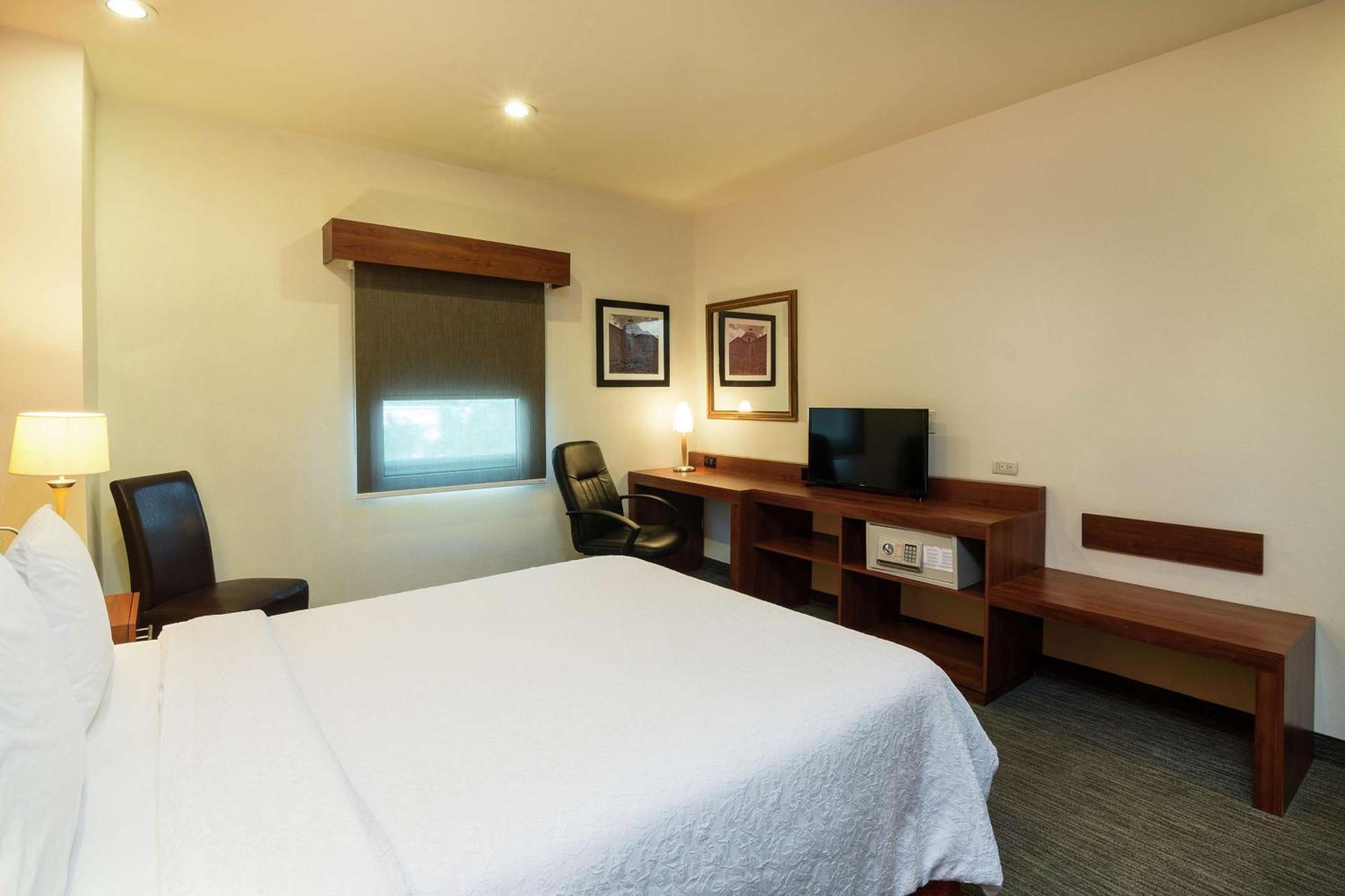 Hotel Hampton By Hilton San Juan del Río Esterno foto