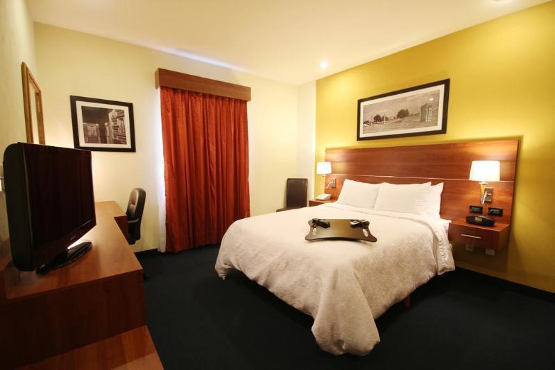 Hotel Hampton By Hilton San Juan del Río Esterno foto