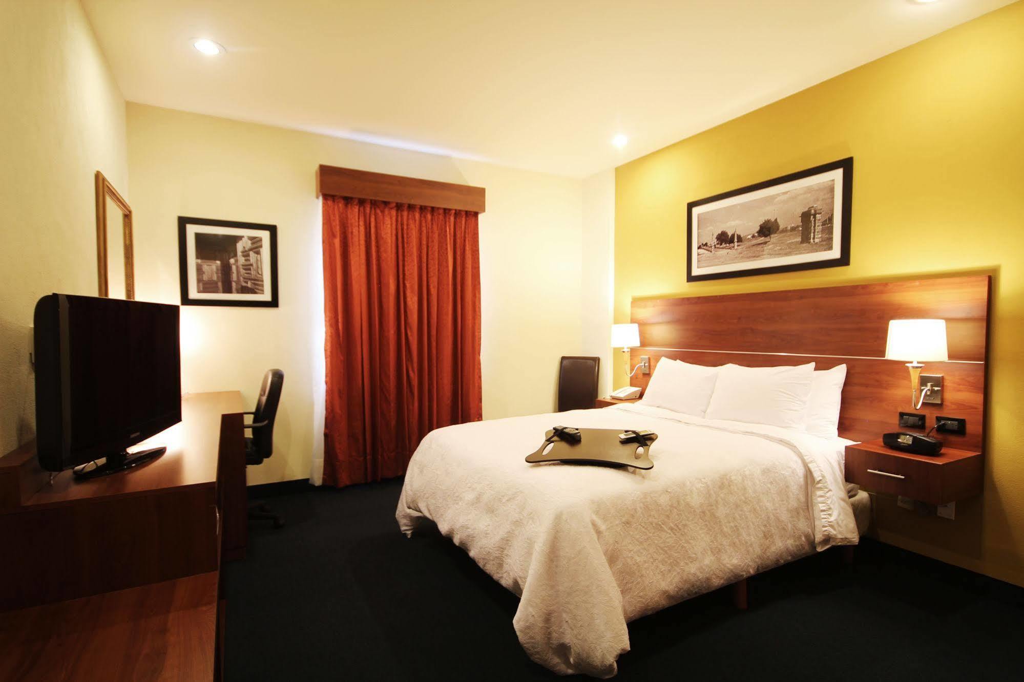 Hotel Hampton By Hilton San Juan del Río Esterno foto